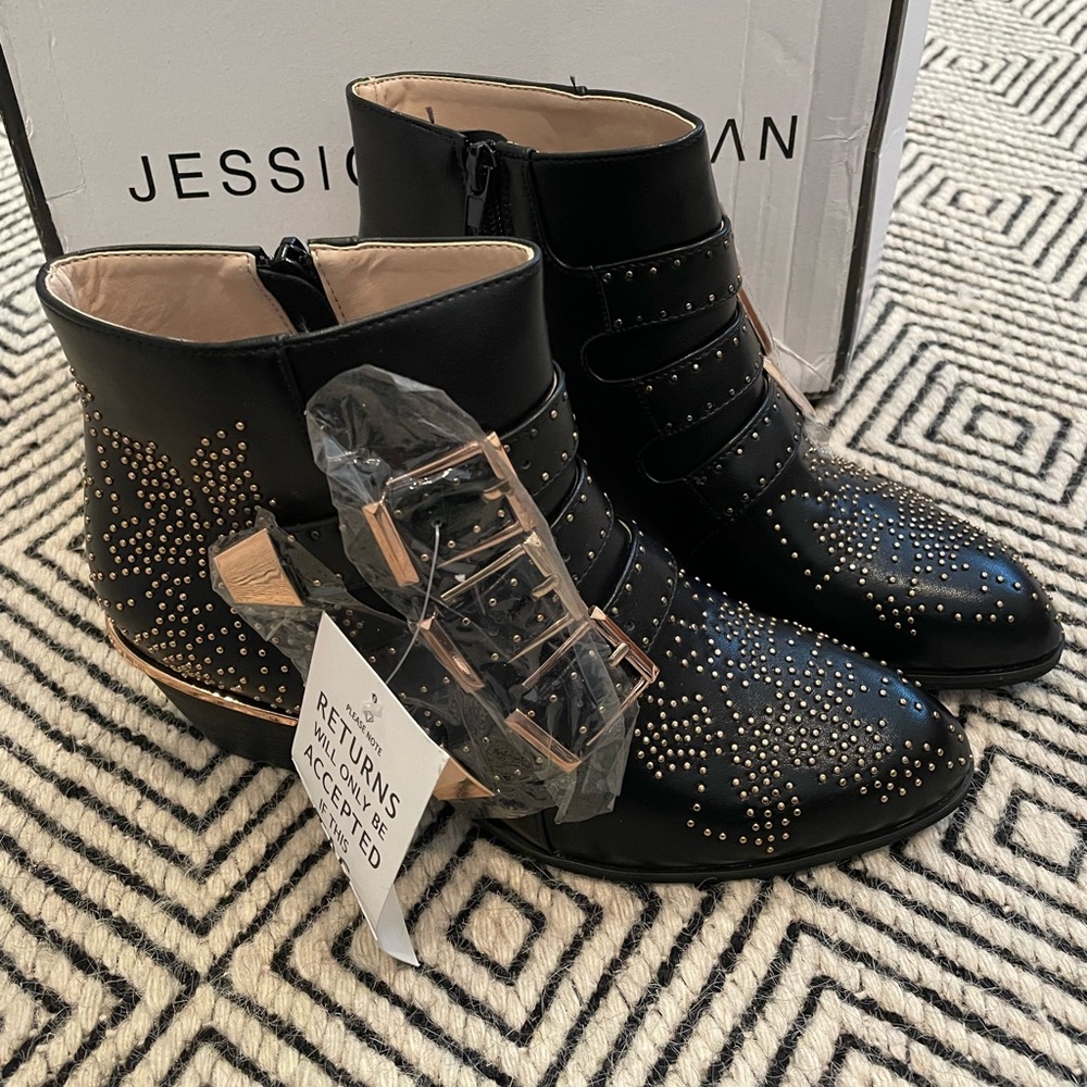 ❌SOLD❌Jessica Buurman Carmen Gold Studded Boots Size 7